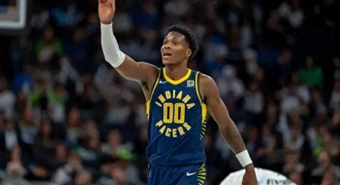 赛前达拉斯独行侠调整名单以备全明星赛；更衣室发声环节打磨；媒体盛赞；数据趋势出现新变化的简单介绍