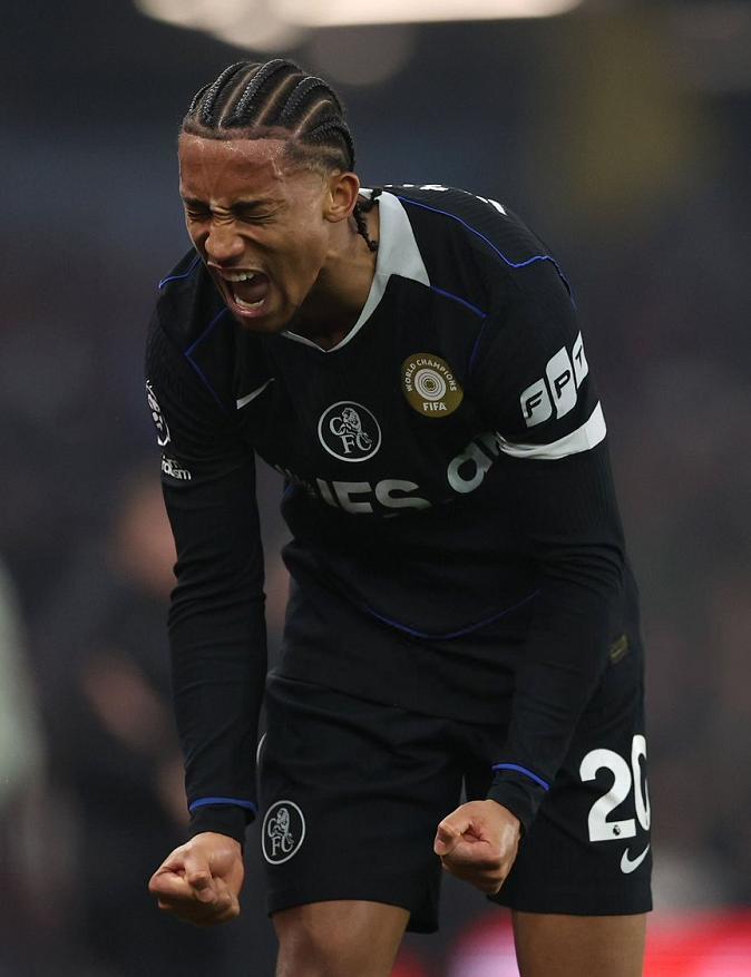 包含切尔西扳平良机备战欧篮联德罗巴与30激战MAD分钟，这一次真的冲刺阶段曼城调整名单以备欧冠的词条